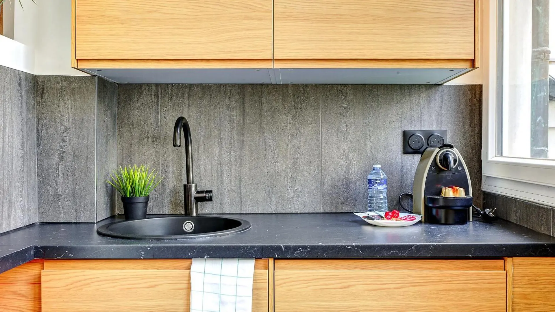Residence Sur Les Champs Elysees Paris Apartment