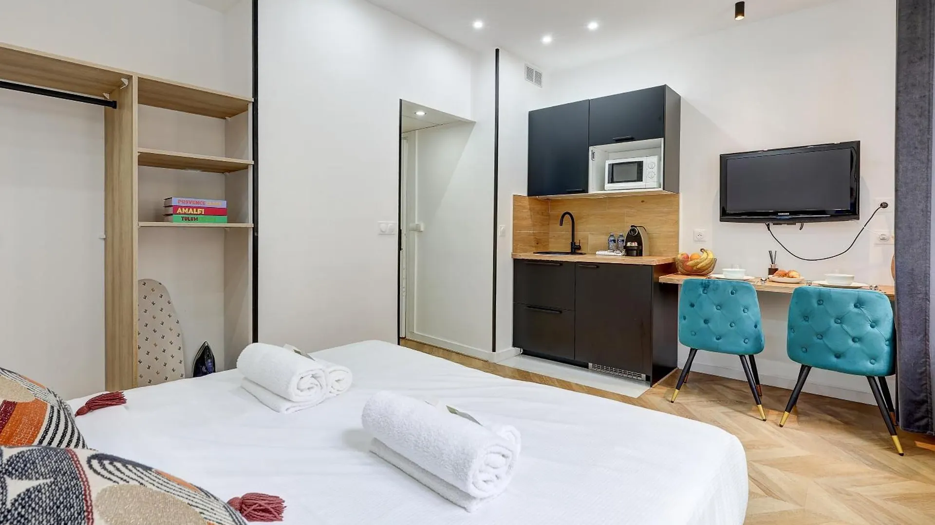 Apartment Residence Sur Les Champs Elysees Paris France